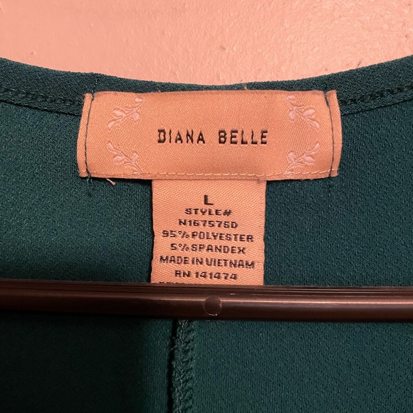 Sleeveless Blouse - Picture 3 of 3